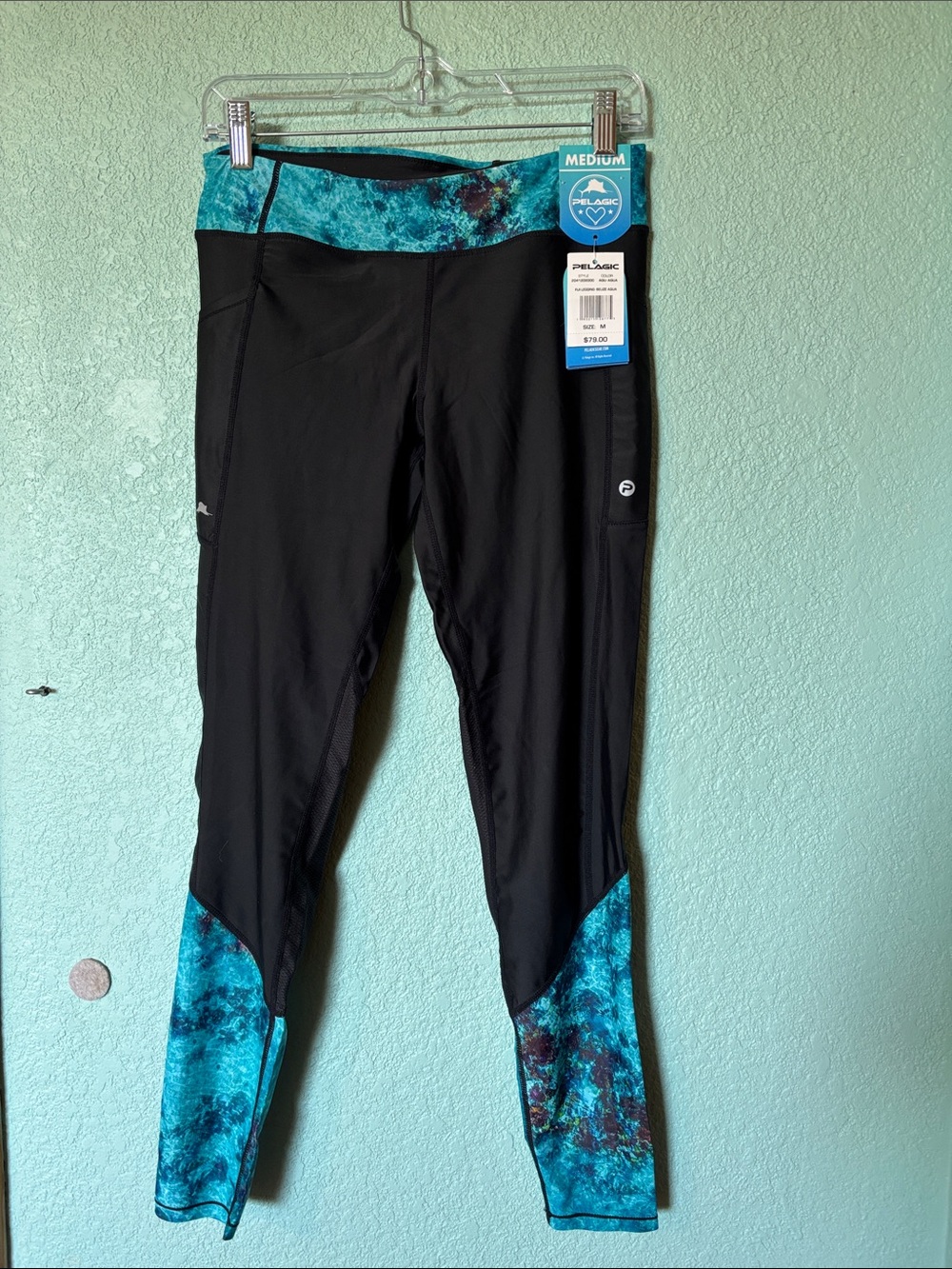 Pelagic Women's Black and Teal Performance Athletic Fiji Legging Size M NWT